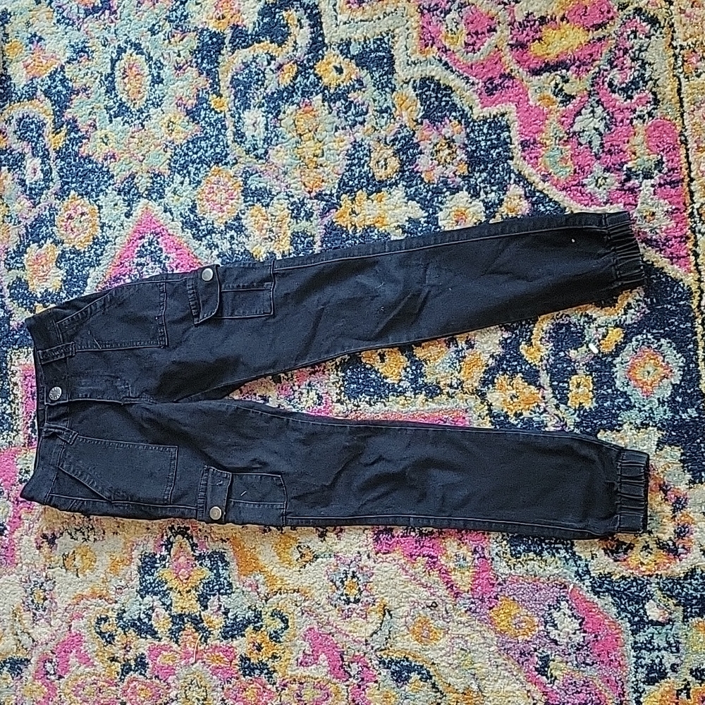 Black high rise skinny cargo pants